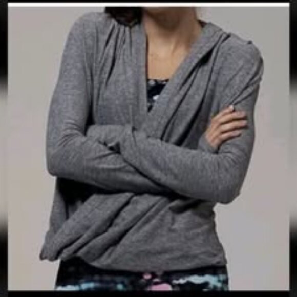 Ivivva Girl by Lululemon 🍋Four Count Shrug*Rulu grey thumbholes size 14 - Picture 4 of 6